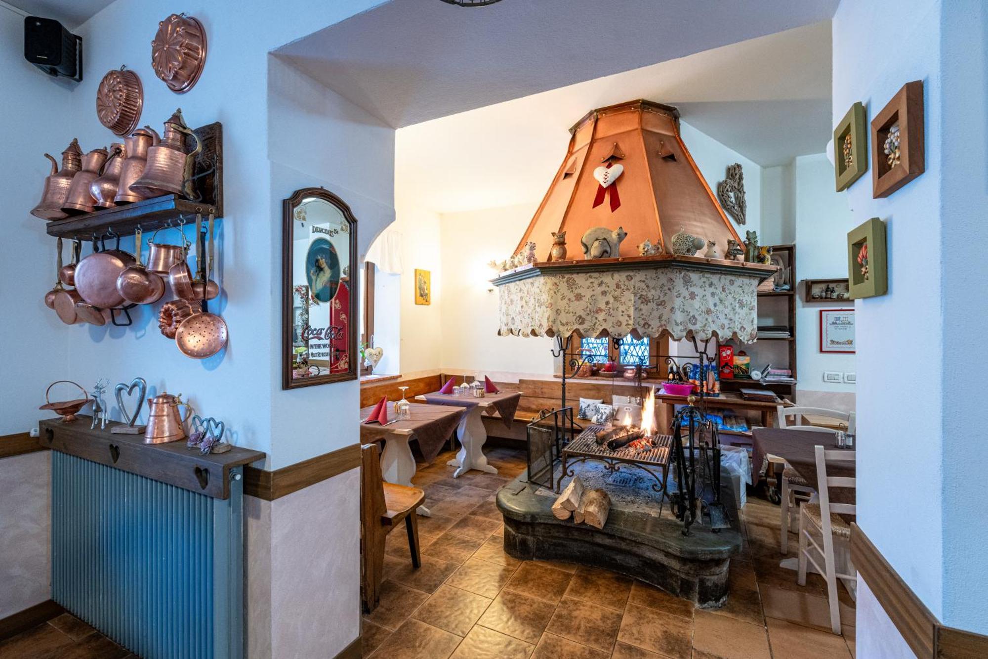 Albergo Alle Alpi Comeglians エクステリア 写真