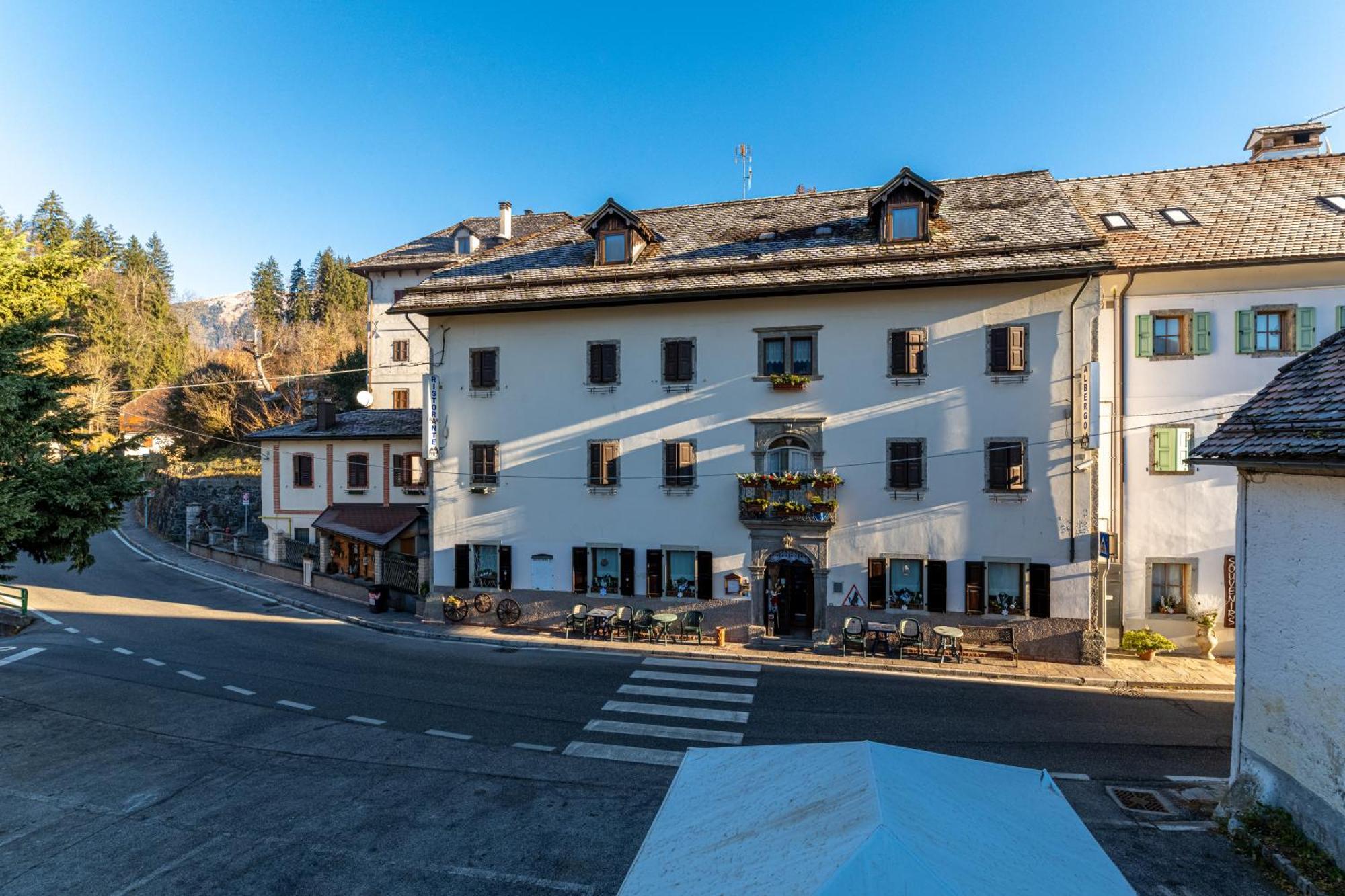 Albergo Alle Alpi Comeglians エクステリア 写真